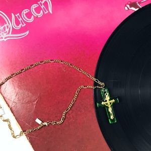 SOLD🚫Vintage// Resin Cross Necklace